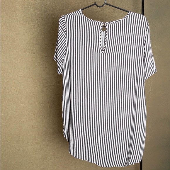 Black & white stripe shirt - Picture 2 of 2